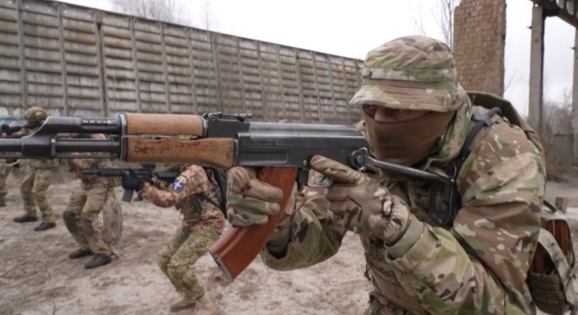 მოლაპარაკებების მიუხედავად უკრაინელები თავდასხმის მოგერიებისთვის ემზადებიან