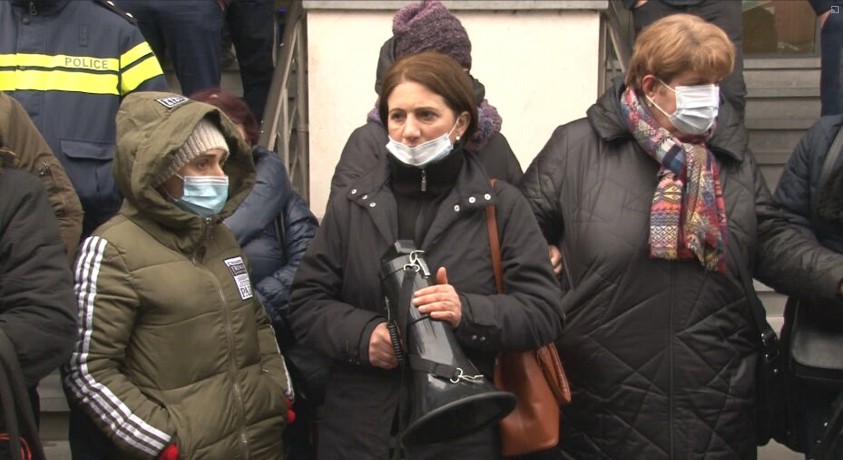 სანატორიუმ „ქართლში“ მცხოვრები დევნილები მოლაპარაკებების პროცესში იურისტების ჩართვას ითხოვენ