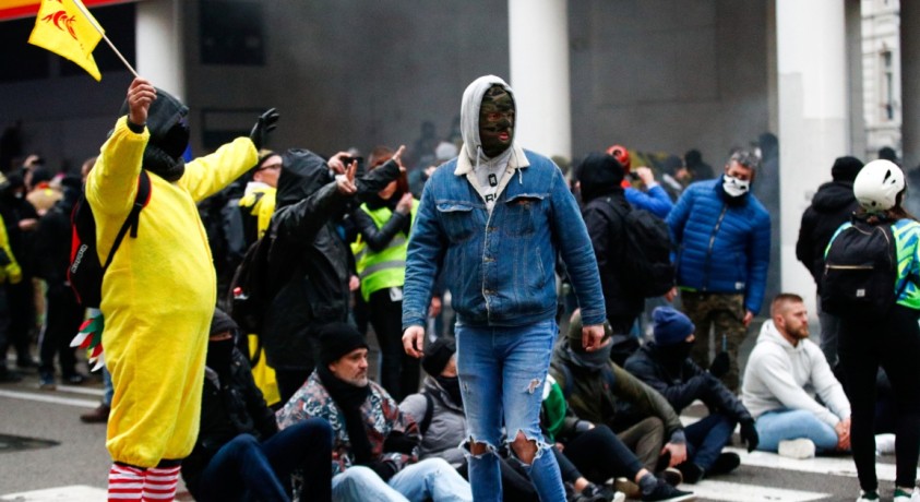 ბრიუსელში კორონავირუსის გამო დაწესებული შეზღუდვები გააპროტესტეს