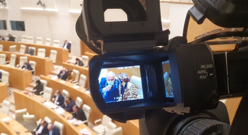 საქართველოს პარლამენტს სამი ოპოზიციონერი დეპუტატი დაემშვიდობა