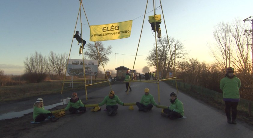 „კმარა ბუნების განადგურება!“ – გარემოსდამცველებმა ფერტეს ტბასთან მიმდინარე მშენებლობა გააპროტესტეს