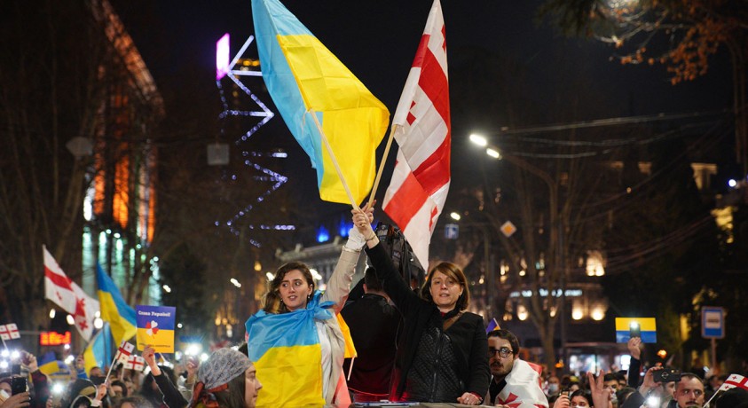 სოლიდარობა უკრაინას – აქცია პარლამენტის შენობასთან