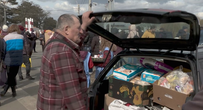 ათასობით უკრაინელ ლტოლვილს რუმინეთი ეხმარება
