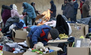 კიევში მოხალისეები თავშესაფრებში მყოფ ადამიანებს საკვებით ამარაგებენ