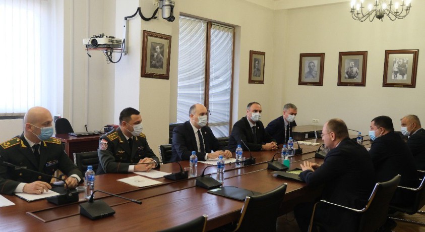 საქართველოს თავდაცვისუნარიანობა და უსაფრთხოება – დახურული შეხვედრა პარლამენტში