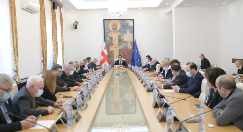 პარლამენტი „საკონსტიტუციო სასამართლოს“ შესახებ კანონში ცვლილებების პროექტს დაჩქარებული წესით განიხილვას