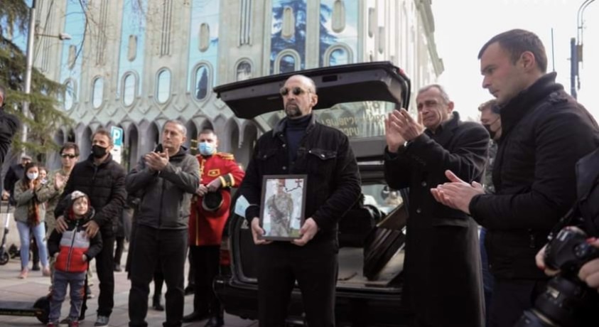 უკრაინაში ქართველი მეომრები პატივით დაკრძალეს