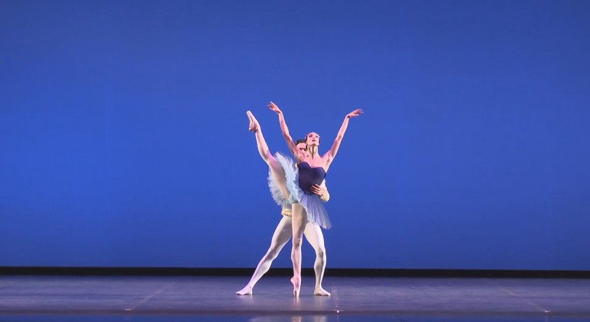 უკრაინელმა და რუსმა ბალეტის მოცეკვავეებმა ნეაპოლში უკრაინის მხარდასაჭერად ერთად იცეკვეს