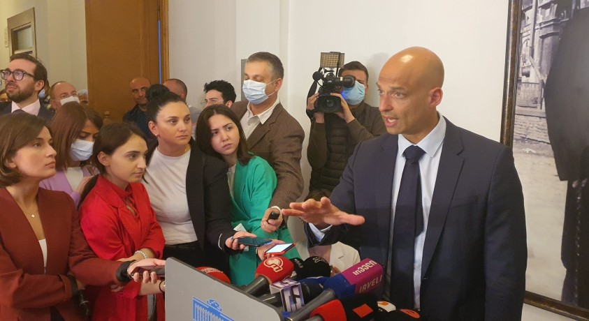 ჯეიმს აპატურაის ვიზიტი და ნატოს გზავნილები