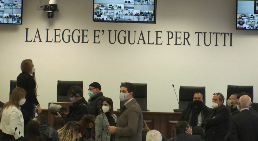 იტალიაში მაფიის წინააღდეგ მაშტაბური სასამართლო პროცესი დაიწყო