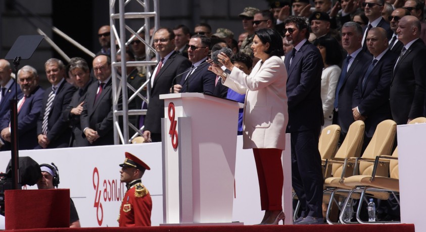 “საქართველო არ აპირებს, ძალით დაიბრუნოს ტერიტორიები” – სალომე ზურაბიშვილი ქვეყნის ოკუპირებული ტერიტორიების მოსახლეობას მიმართავს