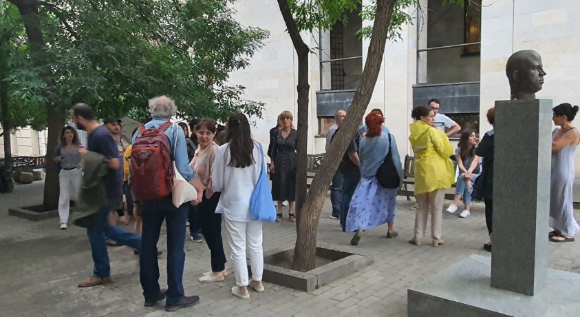 ეროვნული მუზეუმის ყოფილი თანამშრომლები სამართლებრივ დავას იწყებენ