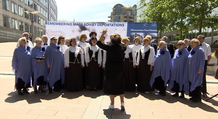 ლტოლვილები თუ იძულებით გადასახლებულები?