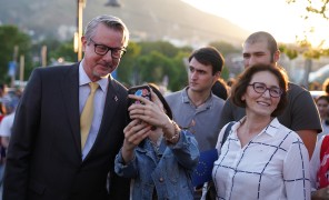 ევროპის მოედანზე გამართულ აქციას ელჩები ესწრებოდნენ