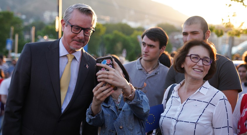 ევროპის მოედანზე გამართულ აქციას ელჩები ესწრებოდნენ