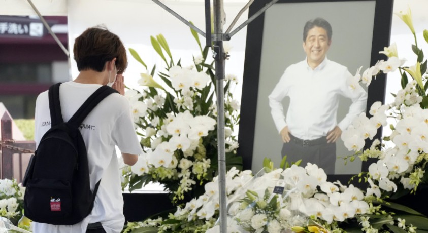 იაპონიის ყოფილ პრემიერს შინძო აბეს დღეს დაკრძალევენ