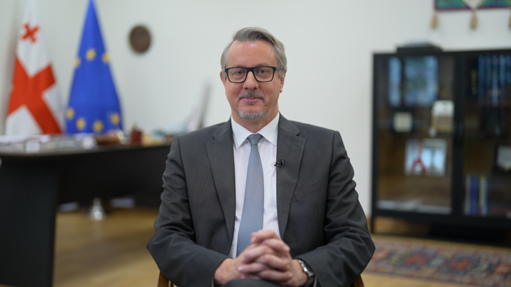 ევროკავშირის ელჩი საქართველოში კარლ ჰარცელი მოქალაქეების კითხვებს პასუხობს