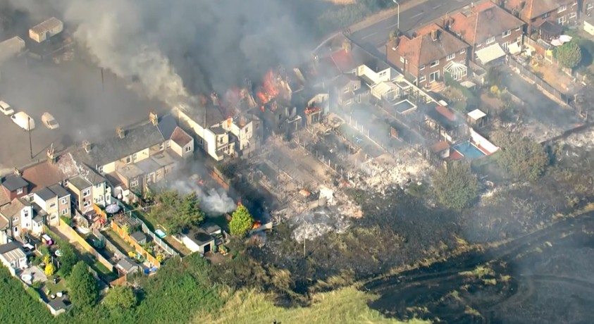 დიდ ბრიტანეთში მაღალი სიცხის გამო ხანძრები ვრცელდება