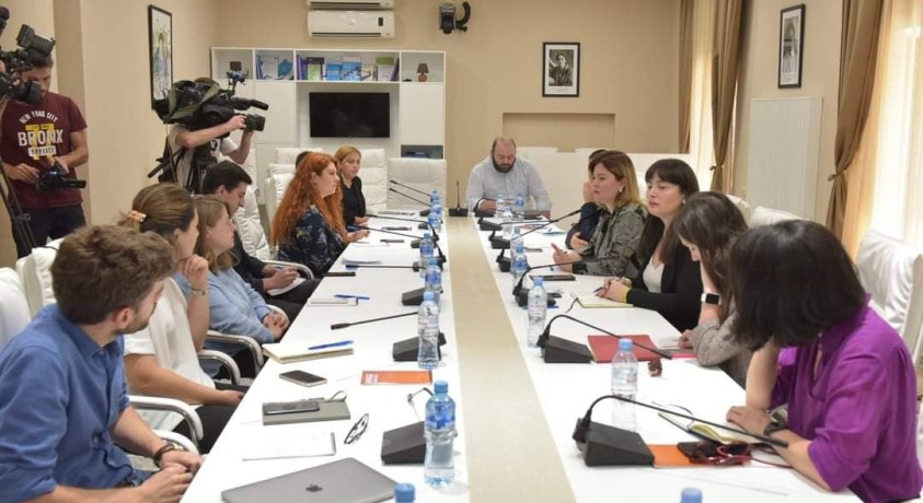 სამოქალაქო სექტორისა და ოპოზიციის ნაწილის შეხვედრები კვლავ გრძელდება