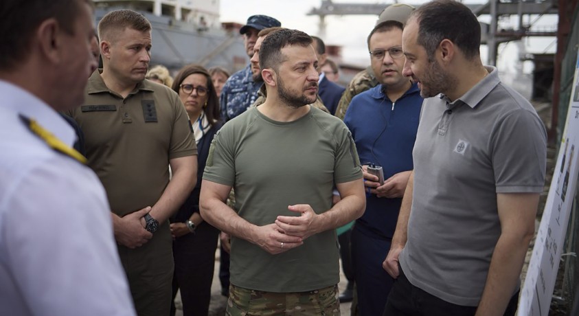 ომი უკრაინაში: ვოლოდიმირ ზელენსკი ოდესის პორტს ეწვია
