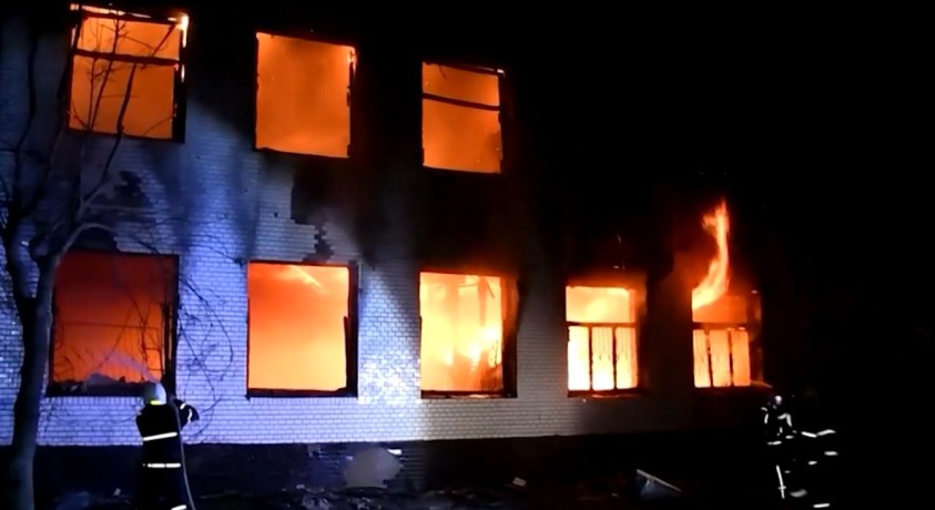 ომი უკრაინაში: რუსი სამხედროები დონეცკის რეგიონს უწყვეტად ბომბავენ