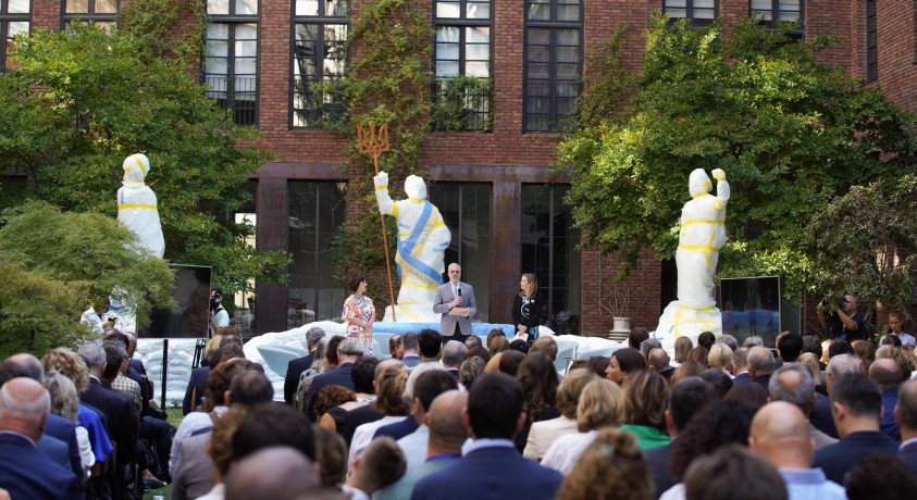 „დიდება უკრაინას“ – თბილისში საერთაშორისო კონფერენცია მიმდინარეობს