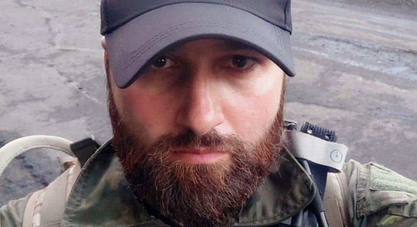 „უკან იხევენ, ტოვებენ ტექნიკას და იარაღს, თუმცა ძარცვავენ მოსახლეობას“ – უკრაინაში მებრძოლი ნიკა ჭურაძე