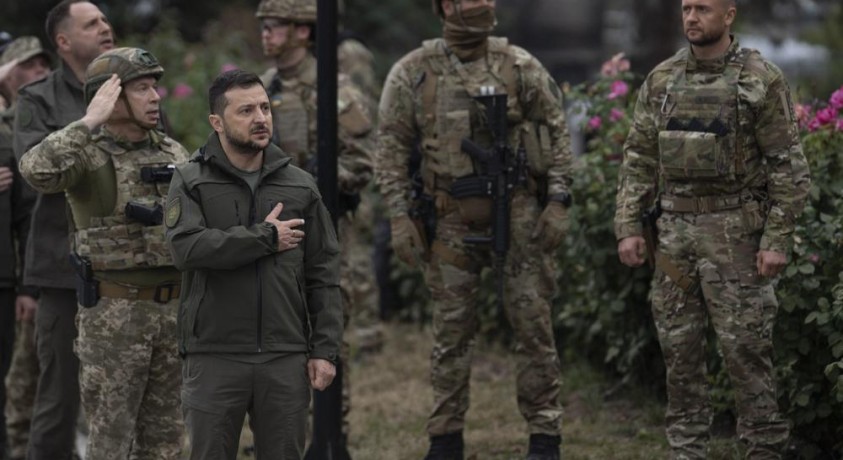 ვოლოდიმირ ზელენსკი დეოკუპირებულ იზიუმში ჩავიდა