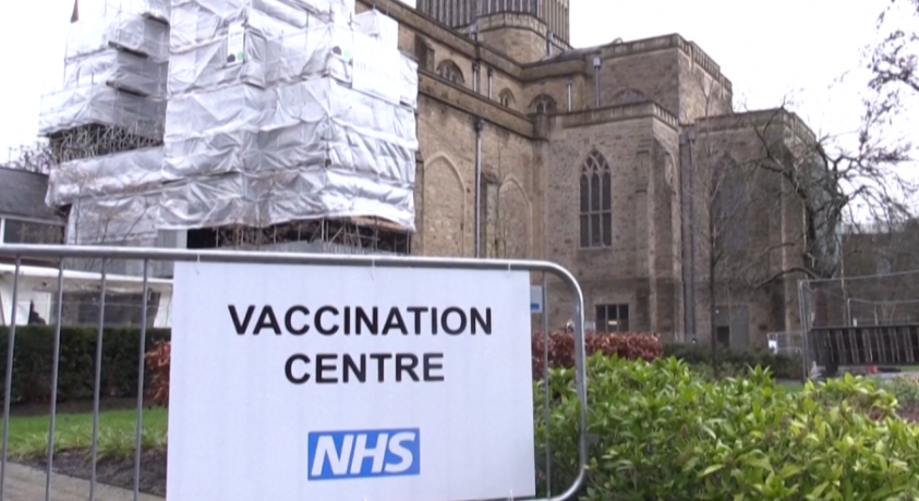 დიდ ბრიტანეთში მასობრივი ვაქცინაცია საკათედრო ტაძარში მიმდინარეობს