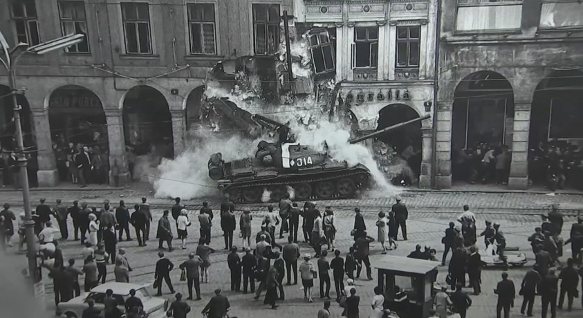 პრაღაში საბჭოთა ტანკების შეჭრის 50 წლისთავზე ფოტოგამოფენები გაიმართა