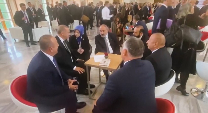 ისტორიული შეხვედრა პრაღაში