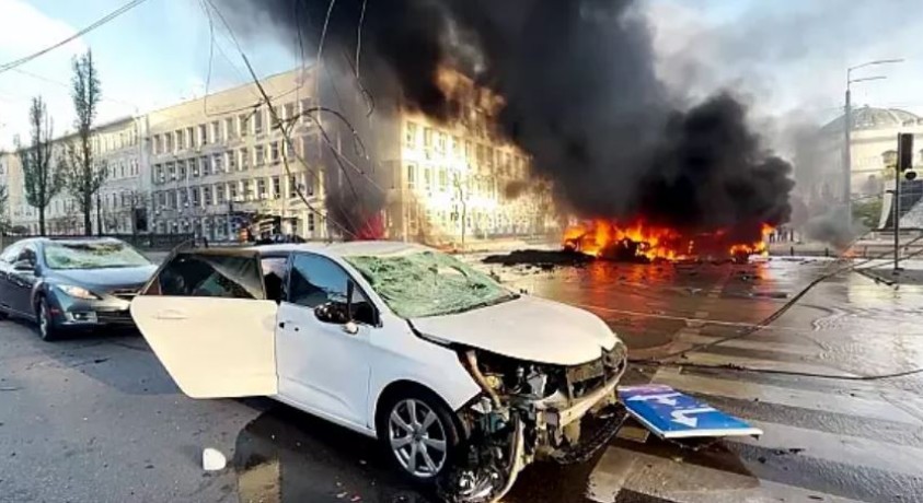 კიევში სარაკეტო თავდასხმებს აფეთქებები მოჰყვა