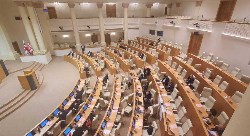 „დეოლიგარქიზაციის” შესახებ კანონპროექტს ოპოზიცია და სამოქალაქო სექტორი აკრიტიკებს