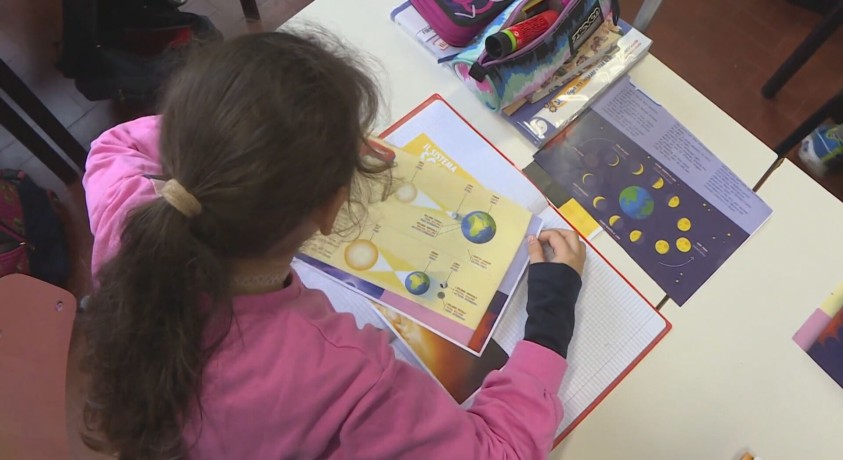 პირველი სამენოვანი ენციკლოპედია ლტოლვილი ბავშვებისთვის უკრაინიდან