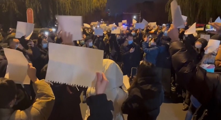 ჩინეთში კორონავირუსის გამო დაწესებულ შეზღუდვებს აპროტესტებენ