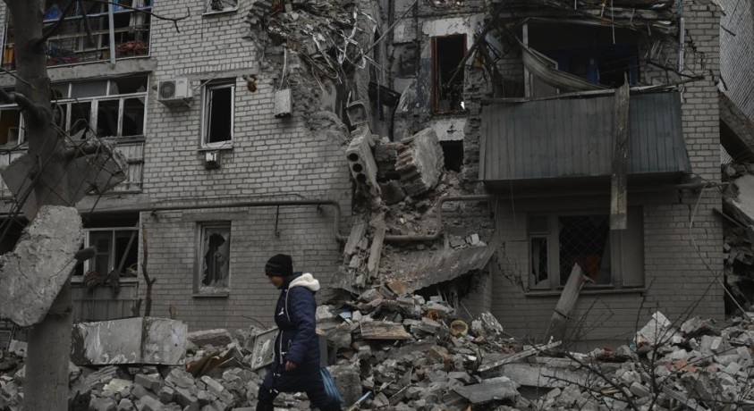 რუსი სამხედროები მდინარე დნეპრის აღმოსავლეთიდან ხერსონს ბომბავენ