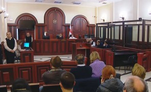 მიხეილ სააკაშვილის დაცვის მხარეს მიაჩნია, რომ მოსამართლემ სხდომა პოლიტიკური მოტივით გადადო