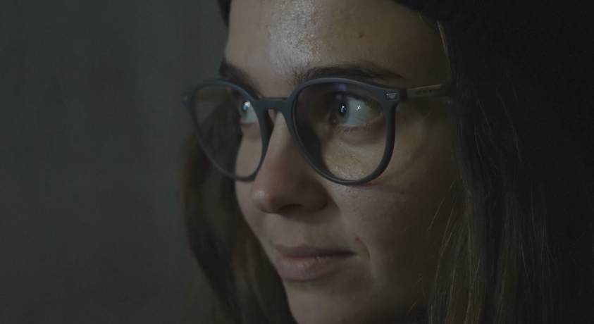 უკრაინელი მოხალისე ქალები ფრონტის ხაზე მებრძოლ ქალებს ეხმარებიან