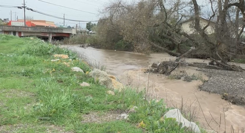 კალიფორნიაში რთული მეტეოროლოგიური პირობების გამო მოსახლეობის ევაკუაცია გრძელდება