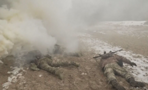 უკრაინელი ჯარისკაცები ბელარუსის საზღვართან წვრთნებს გადიან