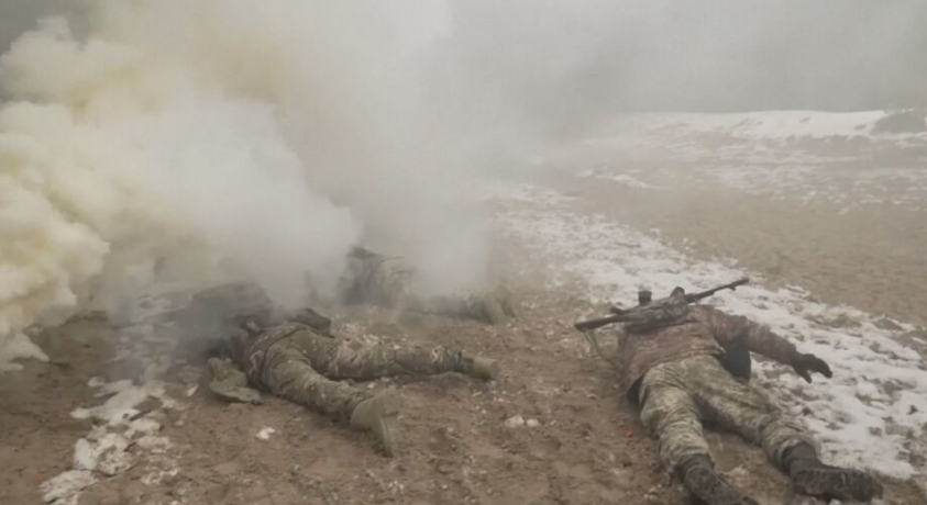 უკრაინელი ჯარისკაცები ბელარუსის საზღვართან წვრთნებს გადიან