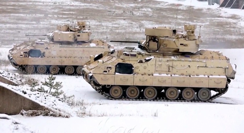 აშშ-ი და გერმანია უკრაინას საბრძოლო მანქანებს გადასცემენ