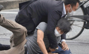 იაპონიაში ყოფილი პრემიერ-მინისტრის მკვლელობაში ეჭვმიტანილს ბრალი წარუდგინეს