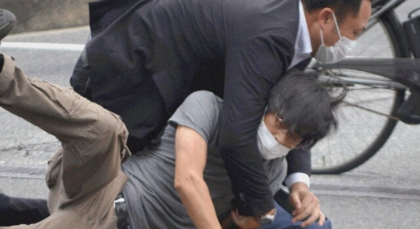 იაპონიაში ყოფილი პრემიერ-მინისტრის მკვლელობაში ეჭვმიტანილს ბრალი წარუდგინეს