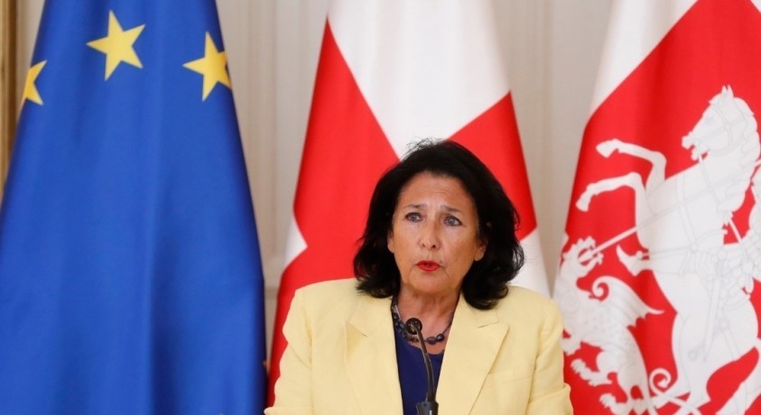 პრეზიდენტი: ქართველ ხალხს ჩაკეტილ წრეზე ტრიალი და ამ ვითარების მძევლად დარჩენა მიესაჯა