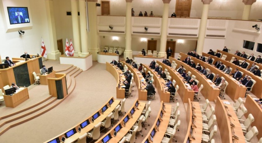 ოპოზიციის წევრების საპარლამენტო თანამდებობებზე არჩევა და მათი სადეპუტატო საქმიანობა დარეგულირდება წესებით, რომელიც მხოლოდ მეათე მოწვევის პარლამენტისთვის იმოქმედებს