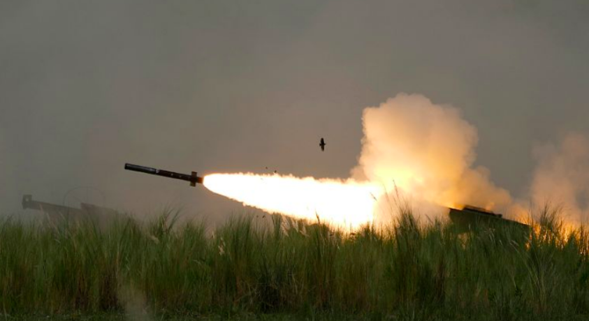 რუსეთი უკრაინის სამხრეთსა და აღმოსავლეთში შეტევას აძლიერებს