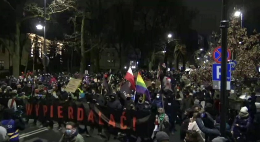 პოლონეთში აბორტის ახალ კანონს აპროტესტებენ