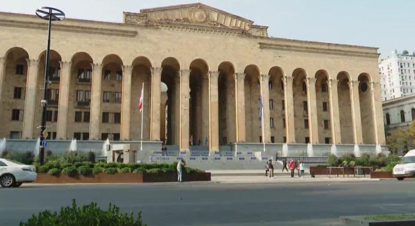 კანონი „უცხოური გავლენის აგენტების“ შესახებ – რას ნიშნავს პრეზიდენტის ვეტო