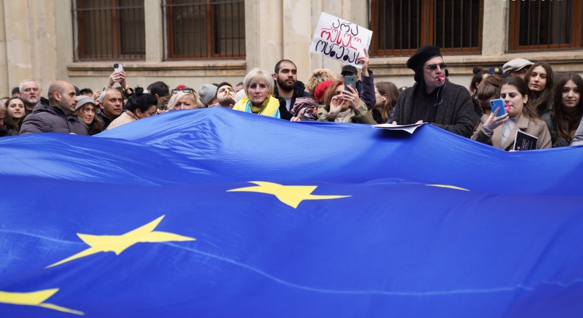 საპროტესტო აქცია პარლამენტის შენობასთან